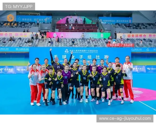 关震足球生涯回顾：从青训到国家队门将的坚守与拼搏